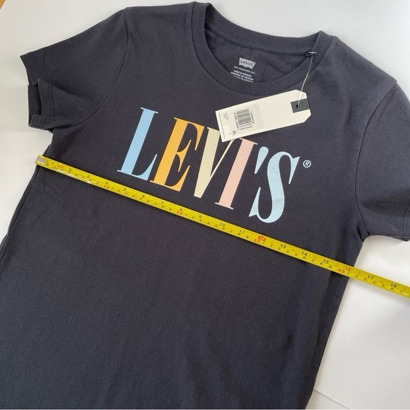Levis 90s Serif Logo Perfect Graphic Tee Shirt in Caviar Black NWT - Picture 9 of 10
